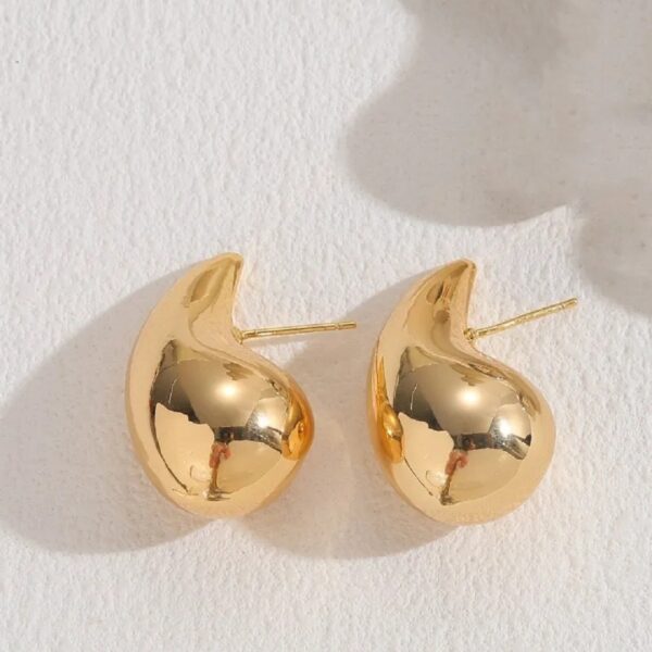 WATER DROP STUD EARRINGS
